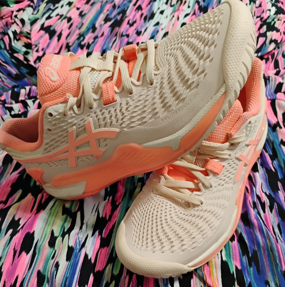 Asics shoes size 6